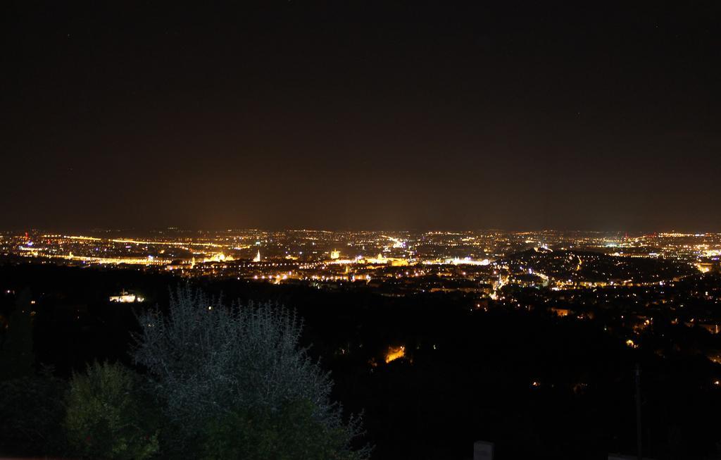 Best View Small House Free Parking Self Check-In Budapest Bagian luar foto